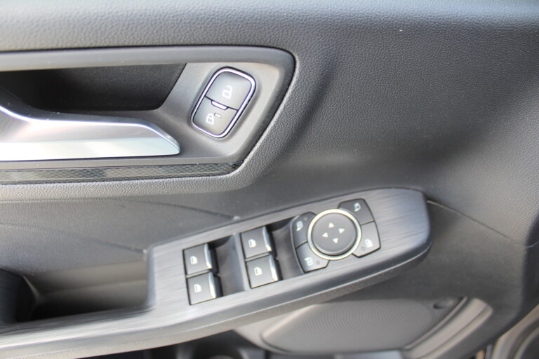 16 Stilecar It Ford Kuga Gg633zf