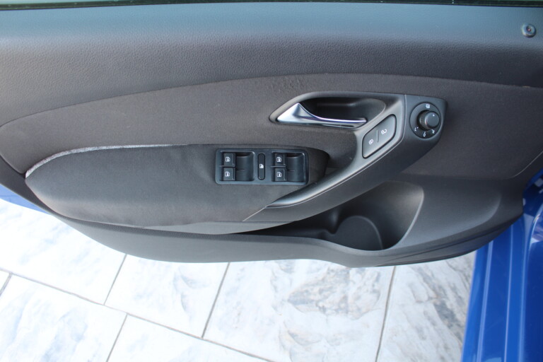 09 Stilecar It Vw Polo Em703bl