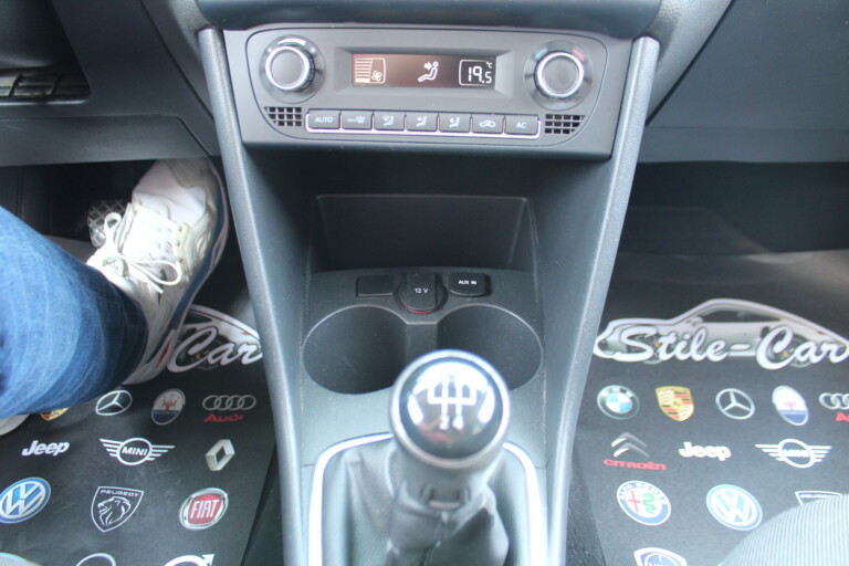 17 Stilecar It Vw Polo Em703bl
