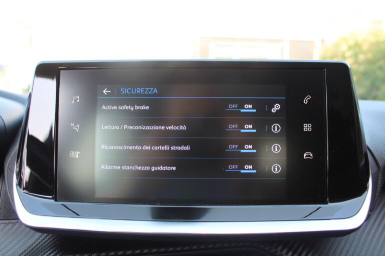 37 Stilecar Es Peugeot 208 Ge733sw