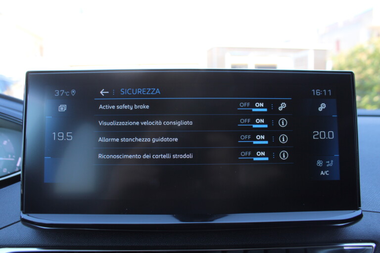42 Stilecar It Peugeot 3008 Gk382fj