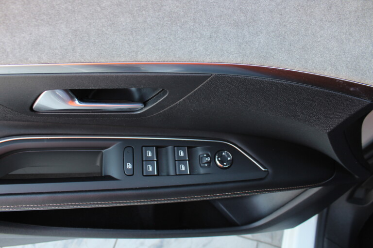 16 Stilecar It Peugeot 3008 Gk829fx
