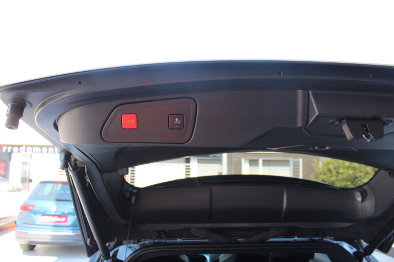 27 Stilecar It Peugeot 3008 Gk829fx