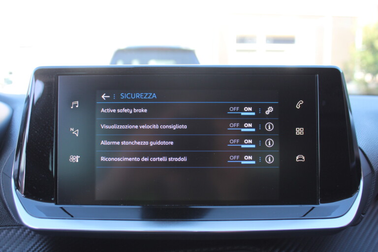 40 Stilecar It Peugeot 2008 Gc711pk