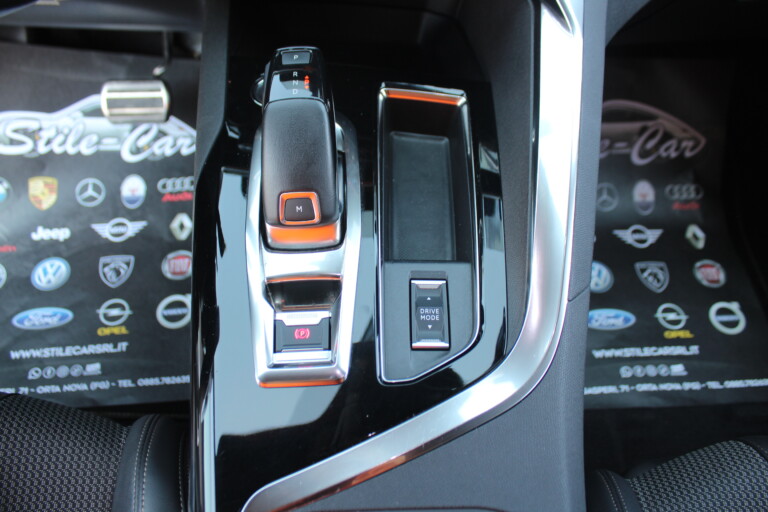 44 Stilecar It Peugeot 3008 Gk829fx