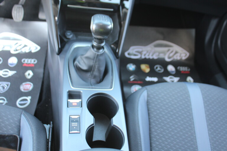 46 Stilecar It Peugeot 2008 Gc711pk