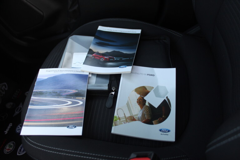 45 Stilecar It Ford Kuga Gg976ze