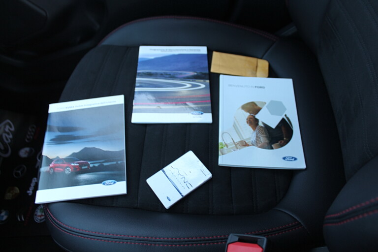 43 Stilecar It Ford Kuga Gf515rv