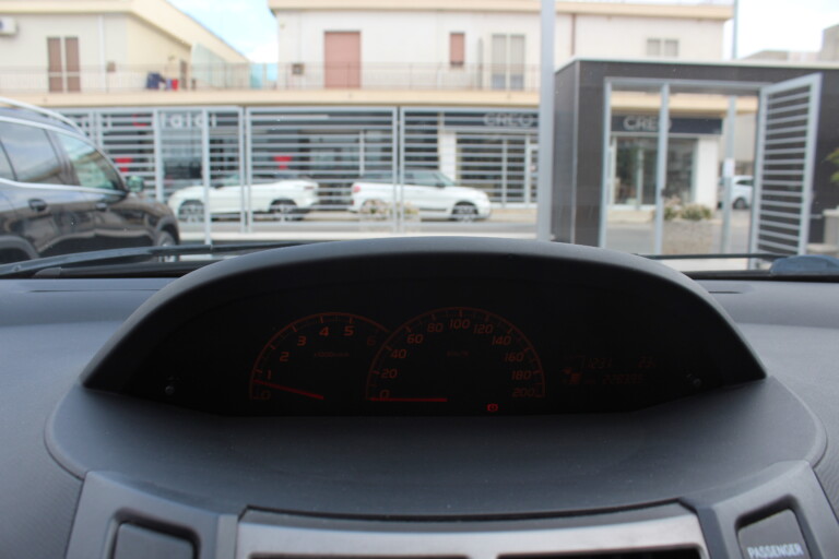 12 Stilecar It Toyota Yaris Eh339aw