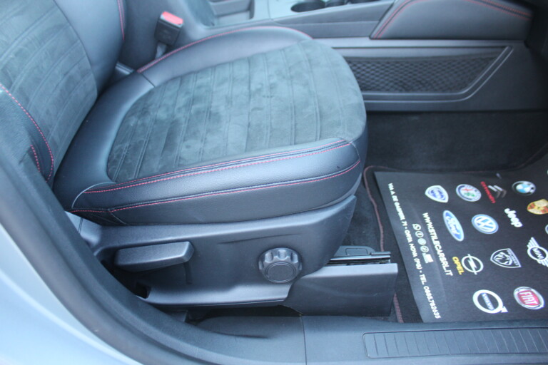 17 Stilecar It Ford Kuga Gf519sc