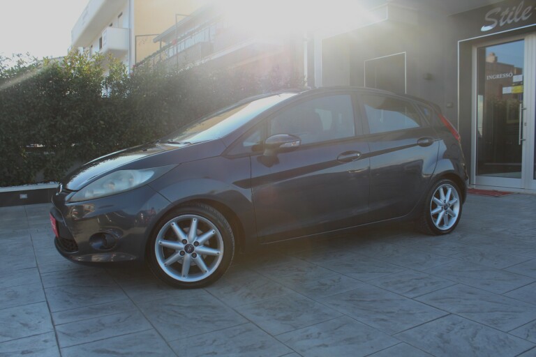 03 Stilecar It Ford Fiesta Dt313ys