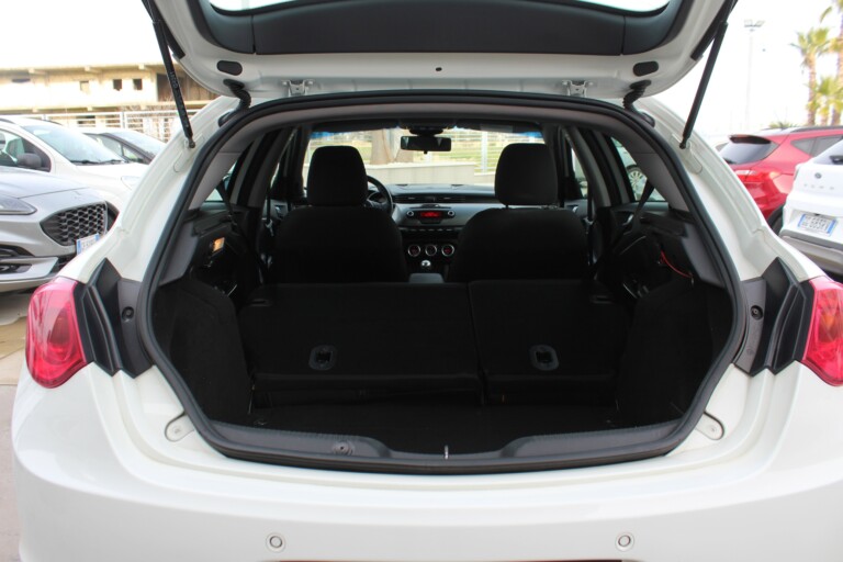 19 Stilecar It Ar Giulietta Ej250gm