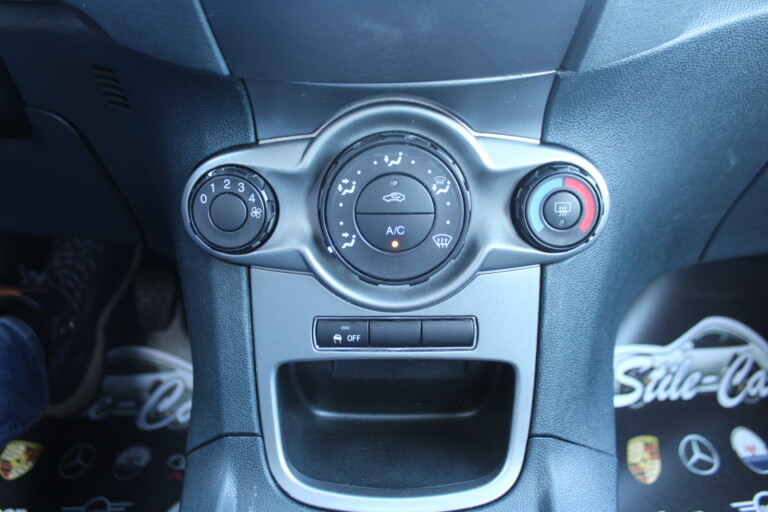 23 Stilecar It Ford Fiesta Dt313ys