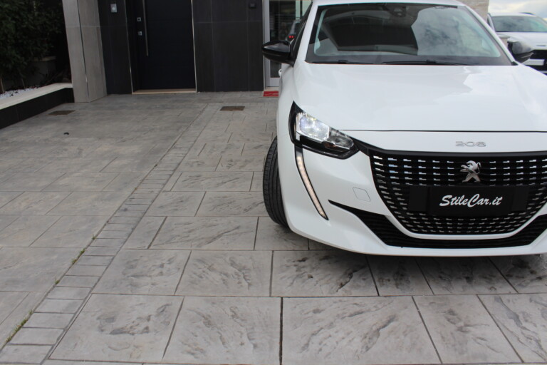 06 Stilecar It Peugeot 208 Gn484sd