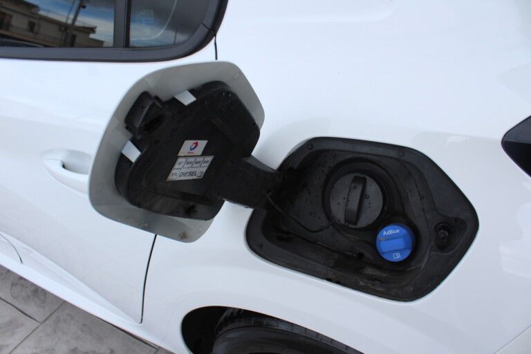 08 Stilecar It Peugeot 208 Gn484sd