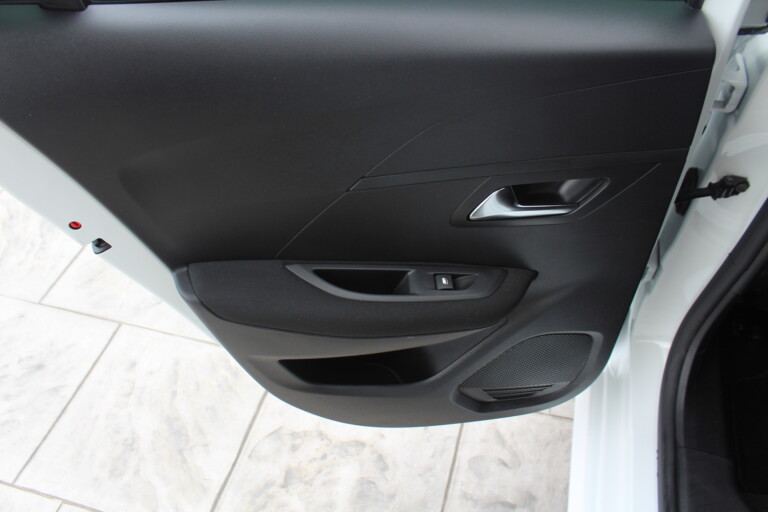 18 Stilecar It Peugeot 208 Gn484sd