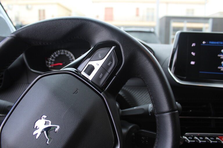 26 Stilecar It Peugeot 208 Gn484sd