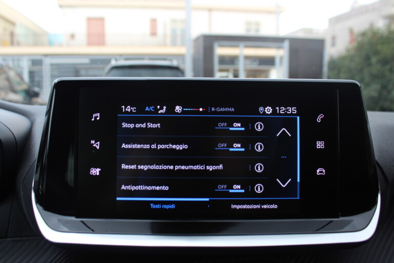 32 Stilecar It Peugeot 208 Gn484sd