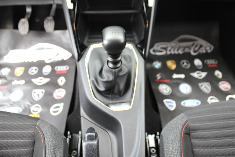 39 Stilecar It Peugeot 208 Gn484sd