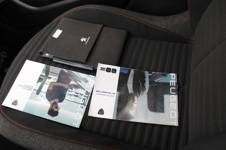 40 Stilecar It Peugeot 208 Gn484sd