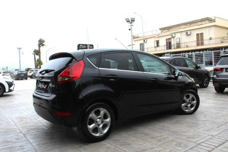 02 Stilecar It Ford Fiesta Eb721tn