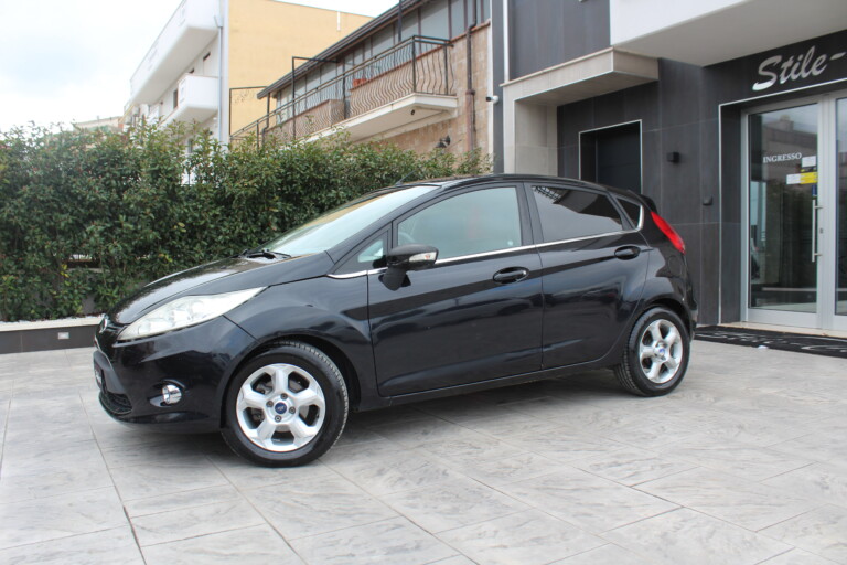 03 Stilecar It Ford Fiesta Eb721tn