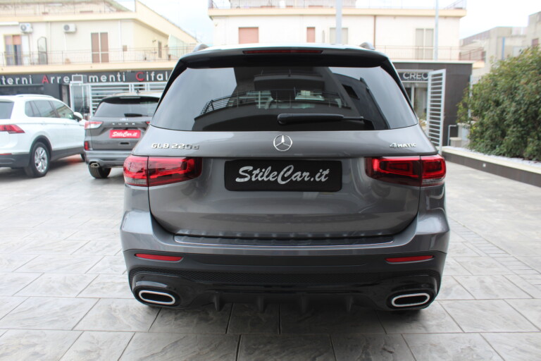 04 Stilecar It Mb Glb 220d Gk674ze