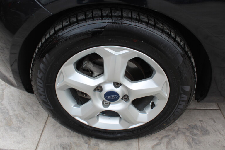 07 Stilecar It Ford Fiesta Eb721tn