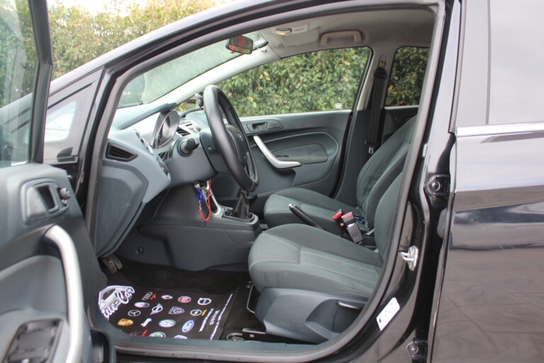 10 Stilecar It Ford Fiesta Eb721tn