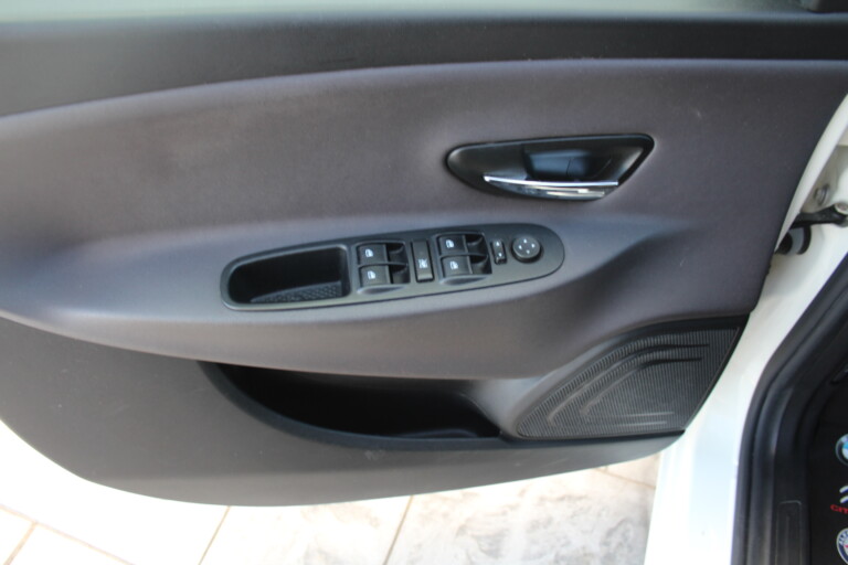 12 Stilecar It Lancia Ypsilon El095ds