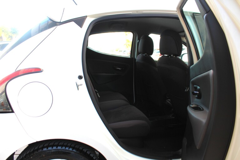 16 Stilecar It Lancia Ypsilon El095ds