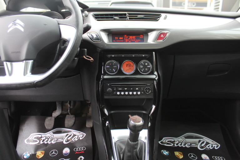 17 Stilecar It Citroen C3 Eg748na