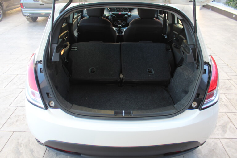 19 Stilecar It Lancia Ypsilon El095ds