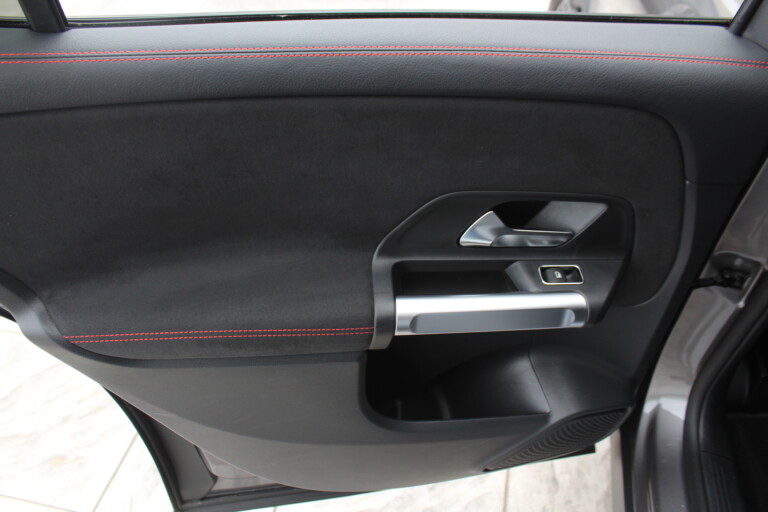 19 Stilecar It Mb Glb 220d Gk674ze