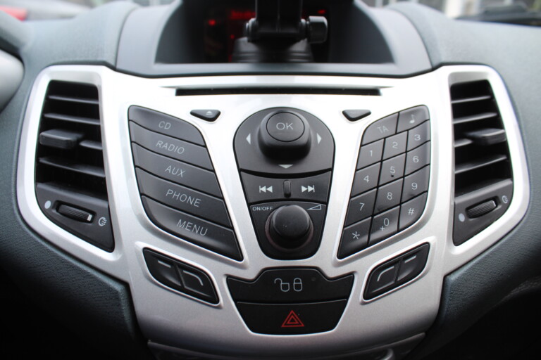 23 Stilecar It Ford Fiesta Eb721tn