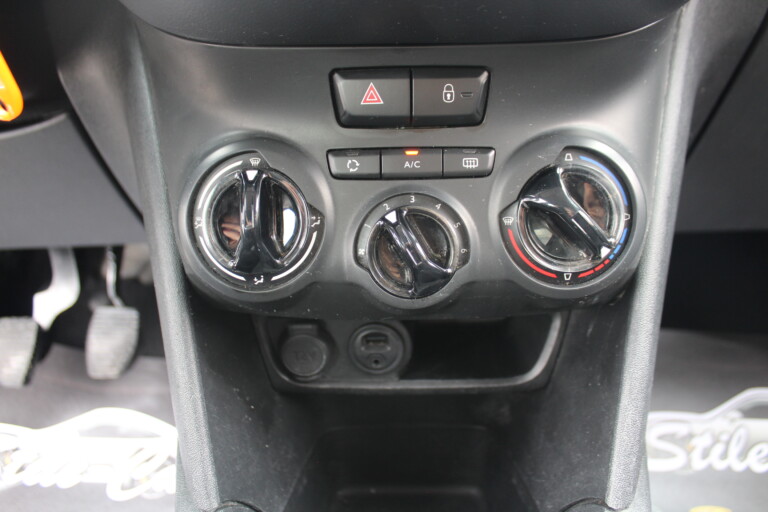 31 Stilecar It Peugeot 208 Fe380kd