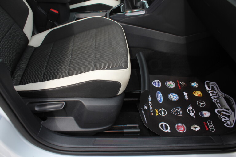 17 Stilecar It Vw T Roc Gb201ch