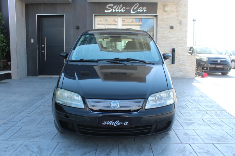 01 Stilecar It Fiat Idea Dr771xg 1