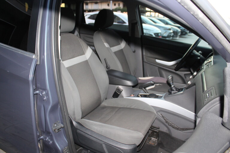 09 Stilecar It Ford Kuga Eh159ab