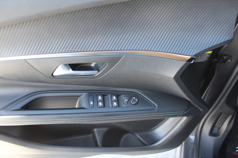 15 Stilecar It Peugeot 3008 Gk419rj