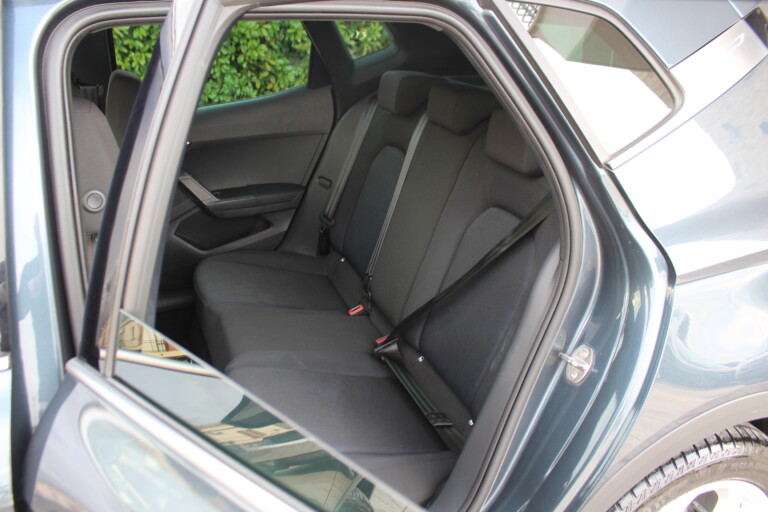 17 Stilecar It Seat Arona Gm591yf