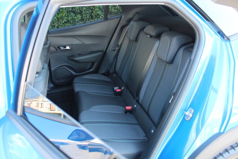 18 Stilecar It Peugeot 2008 Gj757av