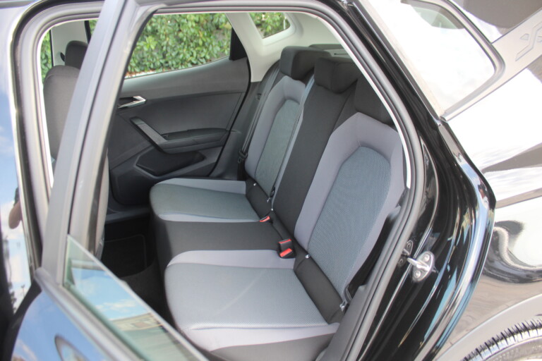 18 Stilecar It Seat Arona Fy644hf