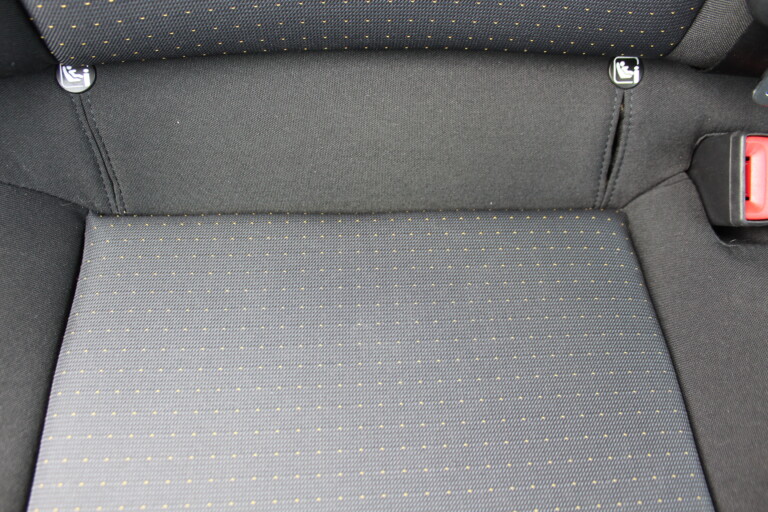 18 Stilecar It Seat Arona Gm962lb