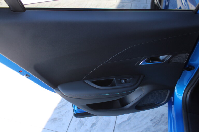19 Stilecar It Peugeot 2008 Gj757av
