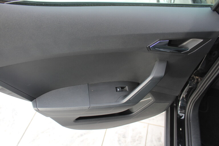 19 Stilecar It Seat Arona Fy644hf