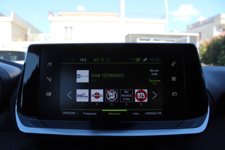 35 Stilecar It Peugeot 2008 Gj757av