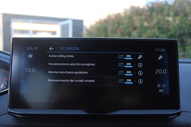 39 Stilecar It Peugeot 3008 Gk990ga