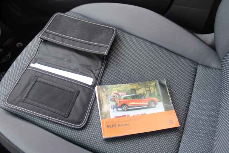 40 Stilecar It Seat Arona Fy644hf