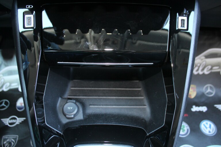 42 Stilecar It Peugeot 2008 Gj757av